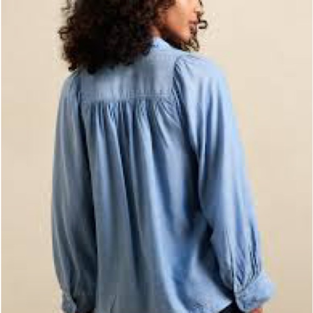 Banana Republic Women's Blue Chambray Blouse
